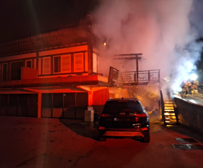 화재가 발생한 펜션. 경북소방본부 제공