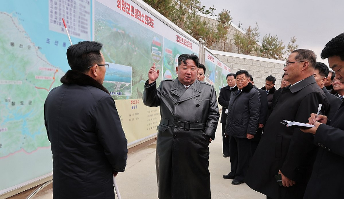 북한 조선중앙통신은 강원도에서 회양군민발전소 준공식이 20일에 진행됐다고 21일 보도했다. 통신은 김정은 북한 국무위원장이 준공식에 참석해 연설했다고 전했다. 연합뉴스