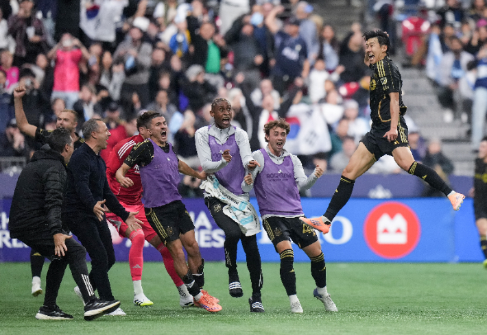 손흥민(오른쪽). 연합뉴스