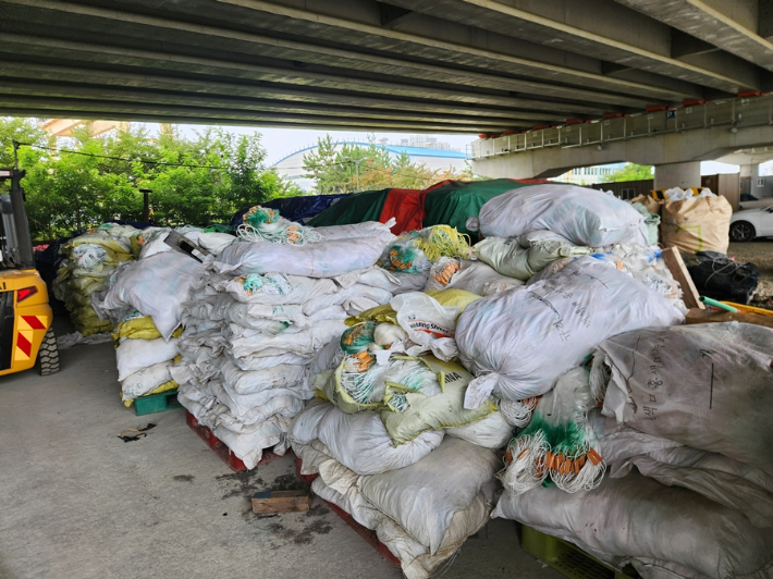 범행에 사용된 그물. 군산해양경찰서 제공