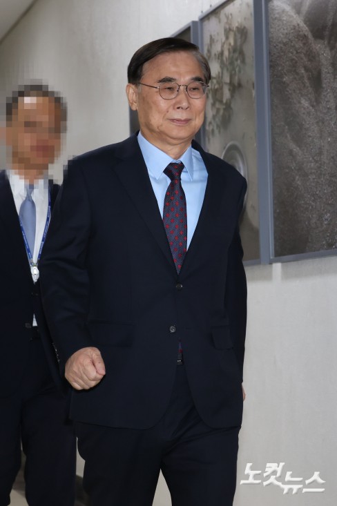 정보위 출석하는 이종석 국정원장