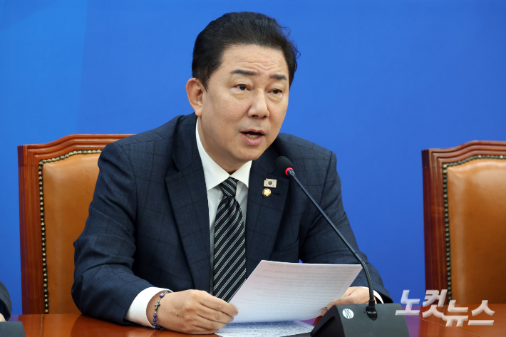 더불어민주당 김병기 원내대표가 20일 서울 여의도 국회에서 열린 정책조정회의에서 발언을 하고 있다. 윤창원 기자
