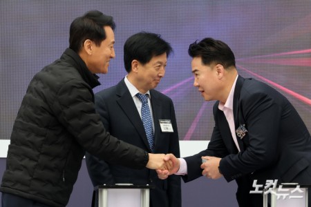 악수하는 오세훈 시장-오언석 도봉구청장