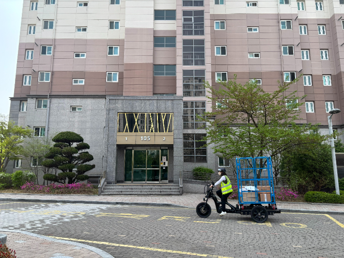 김천 스마트 그린물류 특구에서 실증 중인 스마트 물류 배송 서비스. 경상북도 제공