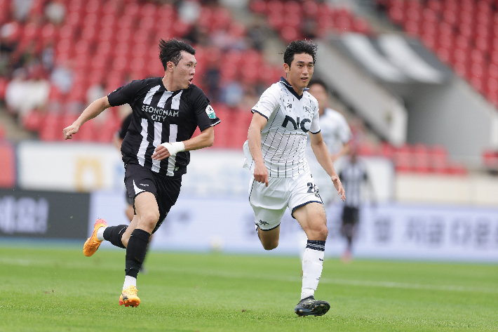 준플레이오프에서 맞붙는 성남FC와 서울 이랜드. 한국프로축구연맹
