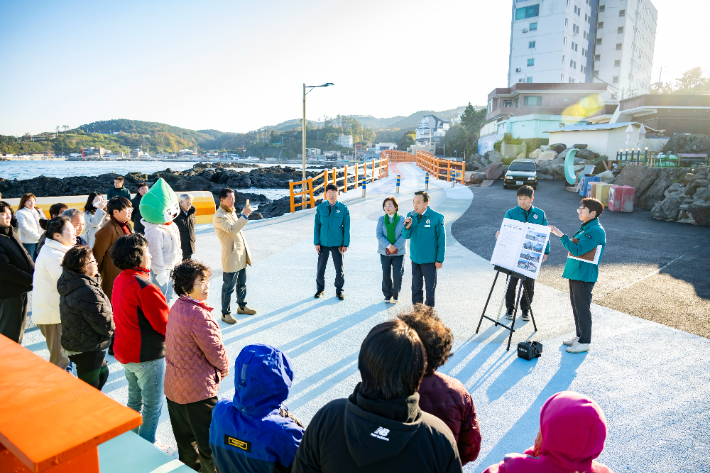 박천동 울산북구청장이 색채마을 테마파크 조성사업에 대해 설명하고 있다. 북구청 제공
