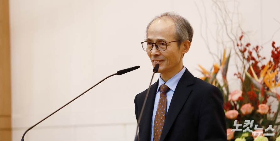 김기석 목사(청파교회 원로)가 존재의 근원이신 하나님에 대해 설교하고 있다. 한세민 기자