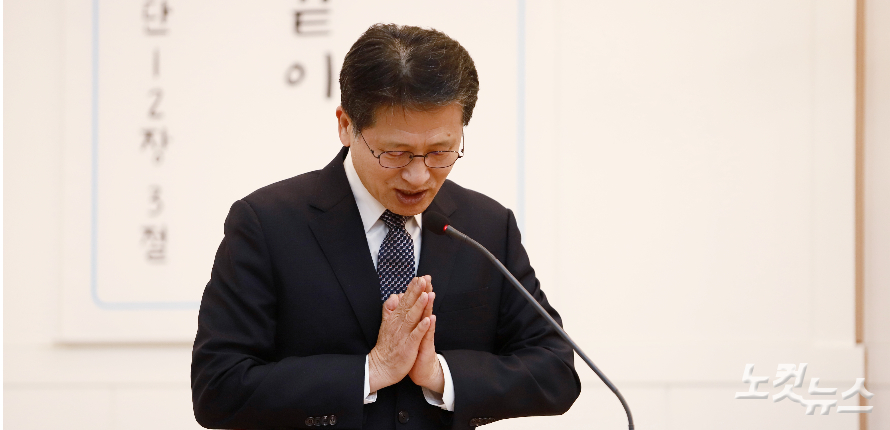 서해연 장로(광주다일교회)가 사경회 첫 날 대표기도를 하고 있다. 한세민 기자