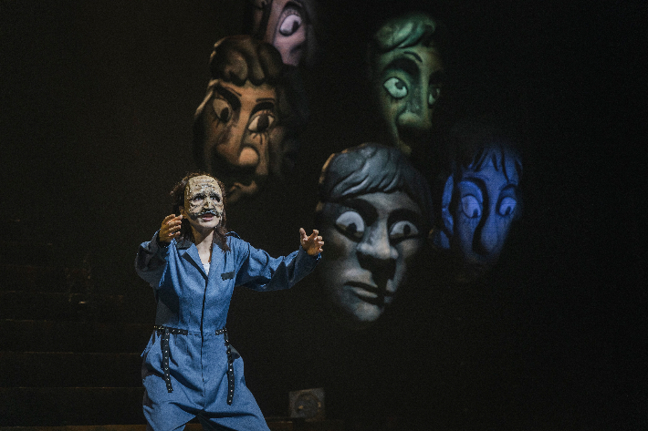 '안트로폴리스' 5부작 중 2부인 '라이오스'의 주연을 맡은 배우 전혜진이 열연을 펼치고 있다. 국립극단 제공