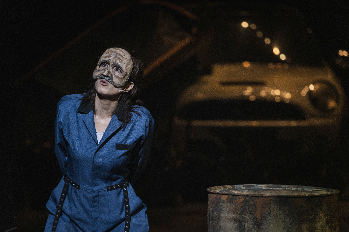 '안트로폴리스' 5부작 중 2부인 '라이오스'의 주연을 맡은 배우 전혜진이 열연을 펼치고 있다. 국립극단 제공