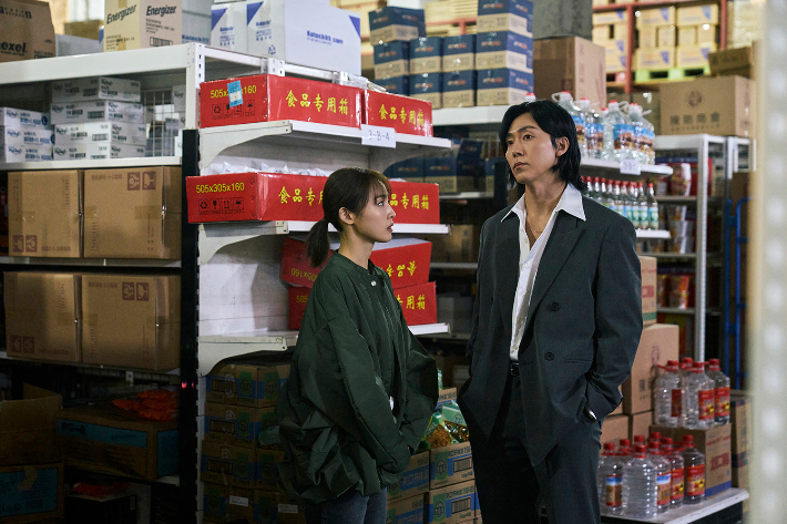 배우 이무생은 극 중 장발의 진소백을 연기한 것과 관련 "감독님이 제안해주신 것"이라며 "처음 해봤는데 감독님이 괜찮다고 하시더라"고 웃었다. 넷플릭스 제공