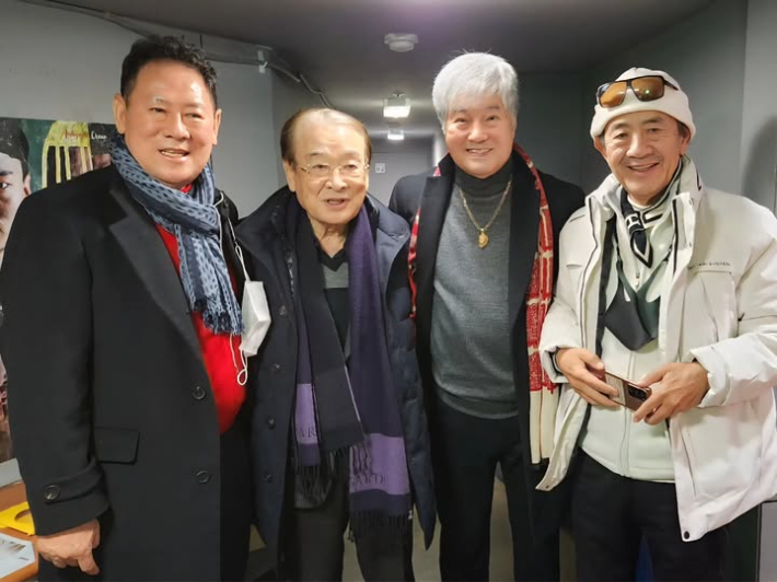 한지일 페이스북 캡처