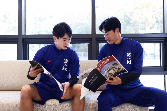 축구국가대표 김진규(왼쪽), 서민우 선수. 대한축구협회 제공