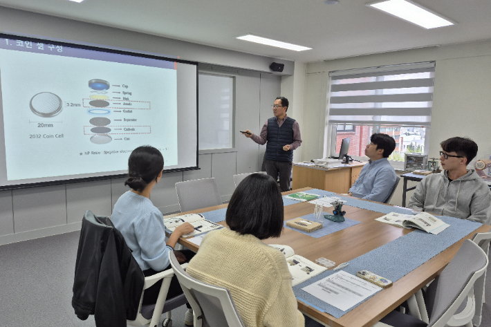 울산과학대학교와 한국EV기술인협회는 이차전지성능평가사 자격과정 공동 교육을 진행한다. 울산과학대 제공