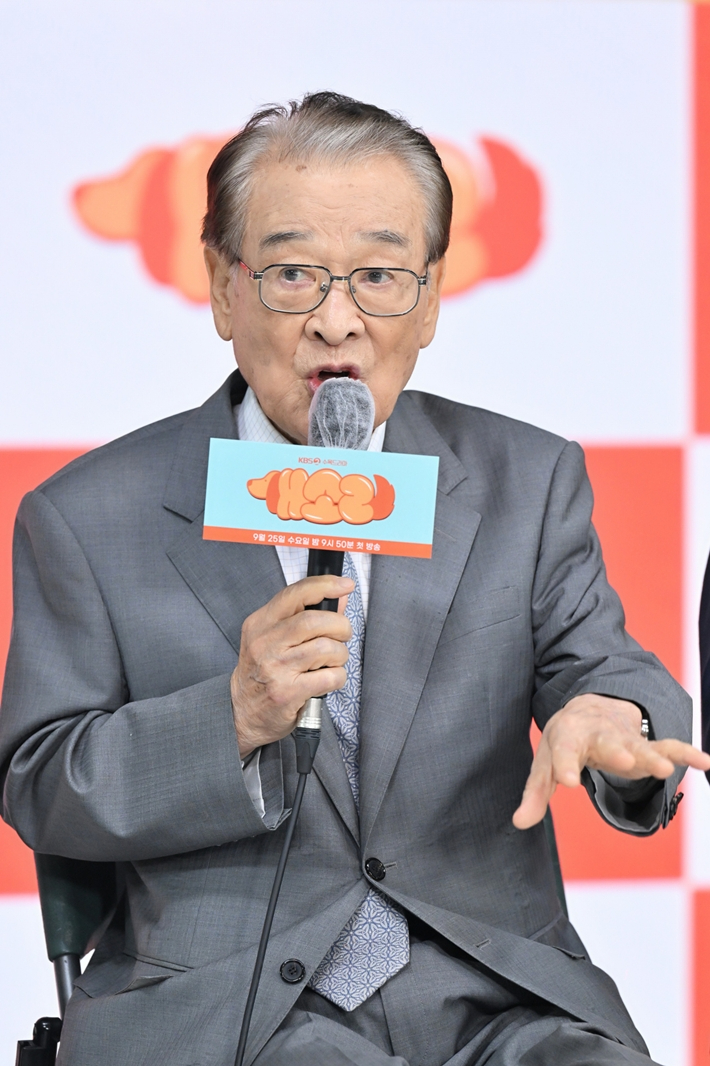 지난해 9월 열린 KBS2 수목드라마 '개소리' 제작발표회 당시 이순재 모습. KBS 제공