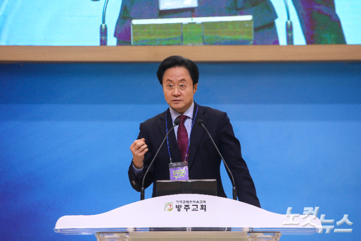 CCC 대표 박성민 목사가 '목회자 리빌딩 세미나' 주제로 강의하고 있다. 최화랑 기자