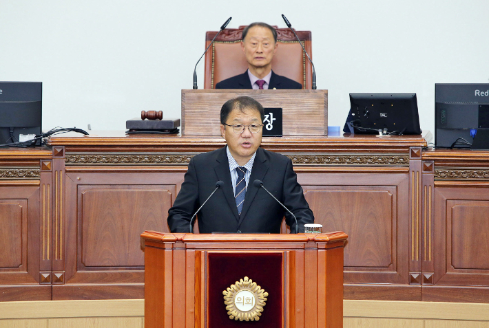 창원시의회에서 시정연설하고 있는 장금용 창원시장 권한대행. 창원시 제공 