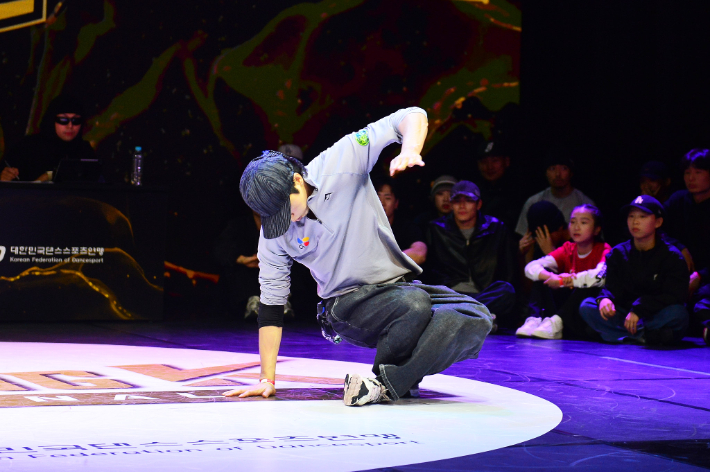 일반부 비보이(B-Boy) 부문에서 우승한 김헌우의 경기 장면. KFD 제공 