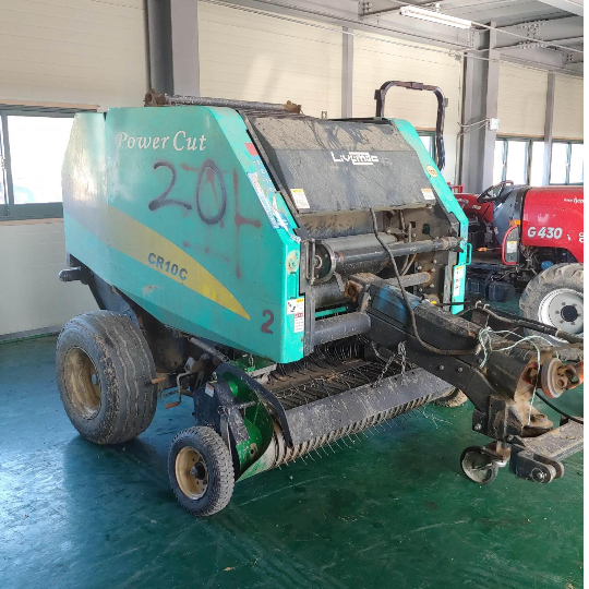 울진군이 내구연한이 지나 지역 농민에게 우선 매각하는 목초결속기. 울진군 제공