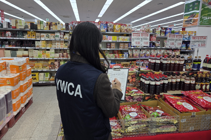 이번 조사는 물가조사 모니터 요원들이 직접 매장을 방문해 현장조사 방식으로 진행됐다. 포항YWCA 제공