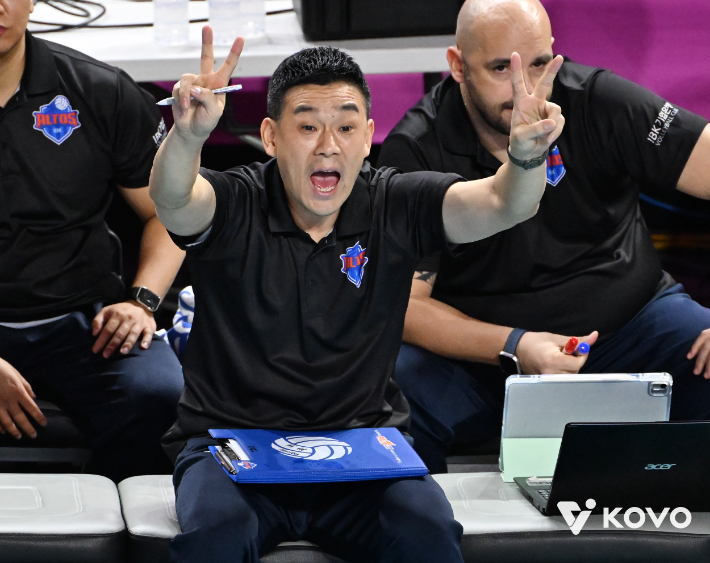 여오현 수석코치. 한국배구연맹