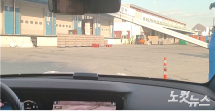 지난 18일 오후 인천항만공사가 A업체에 임대한 항만 배후부지는 엄격한 출입 관리 구역인 '보세구역'이지만 취재기자를 비롯한 외국인 노동자 등이 자유롭게 드나들 수 있었다. 박창주 기자