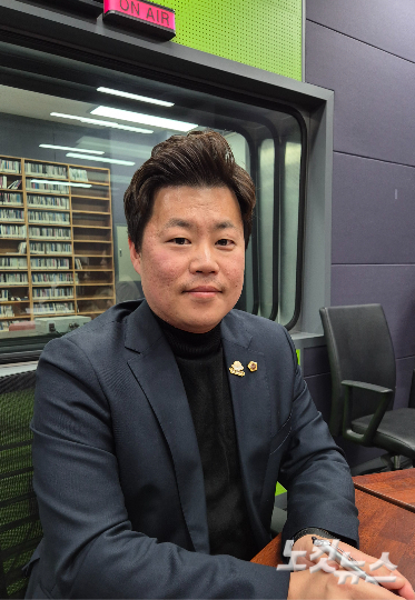 강원CBS.강원영동CBS 시사프로그램 <최진성의 위클리오늘>에 출연한 김용래 의원(국힘). 강민주 PD