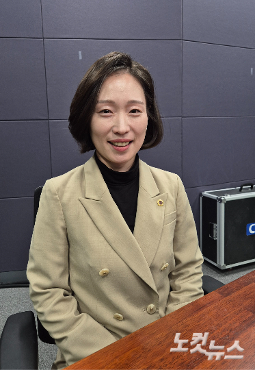 강원CBS.강원영동CBS 시사프로그램 <최진성의 위클리오늘>에 출연한 강원특별자치도의회 이지영 의원(민주). 강민주 PD