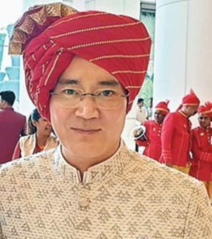 2019년 3월 10일(현지시간) 인도 뭄바이에서 열린 '아시아 최고 갑부' 무케시 암바니 인도 릴라이언스 인더스트리 회장의 장남 결혼식에 참석한 이재용 삼성전자 회장. 신봉길 주인도대사 페이스북 캡처