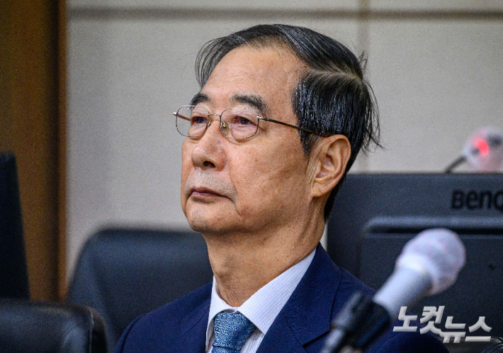 한덕수 전 국무총리가 30일 서울 서초구 서울중앙지법에서 열린 내란 우두머리 방조 및 위증 등 혐의 재판에 피고인으로 출석하고 있다. 사진공동취재단