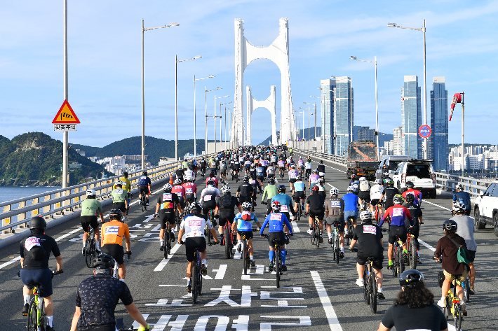 2025 세븐브릿지투어 개막식 모습. 부산시 제공