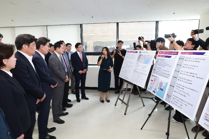 해양수산부 임시청사 방문. 부산시 제공