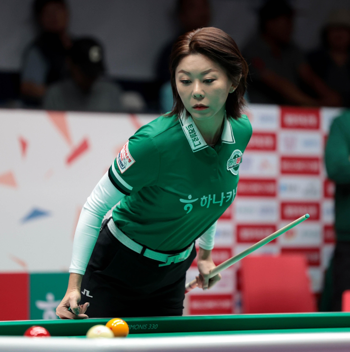 시즌 종합 1위를 달리는 하나카드의 여자 에이스 김가영. PBA 