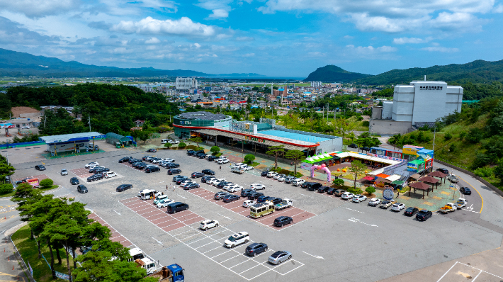 수산물 장터가 열리는 영해휴게소. 영덕군 제공