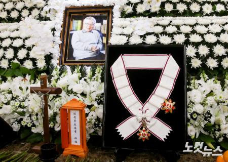 故 이순재에 최고등급 `금관문화훈장` 추서