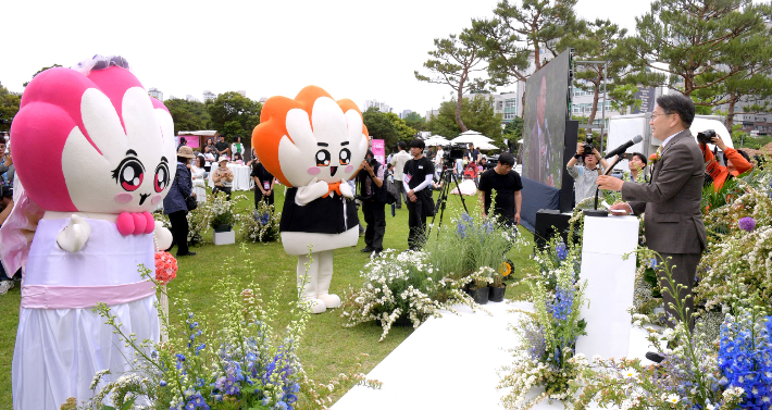 광주시 대표 캐릭터 '빛돌이'와 '빛나영'. 광주광역시 제공