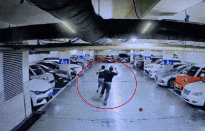 사건 당시 현장 폐쇄회로(CC)TV 영상. 인천지검 제공