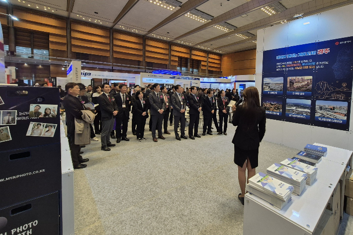 광주광역시는 26일부터 28일까지 서울 코엑스에서 열리는 '2025 AIoT 국제전시회'에 참여해 광주의 인공지능(AI)과 미래차 전략을 공개했다. 광주시 제공