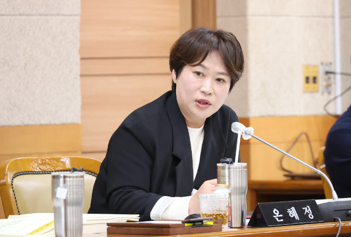 온혜정 전주시의원이 행정사무감사에서 질의하고 있다. 전주시의회 제공
