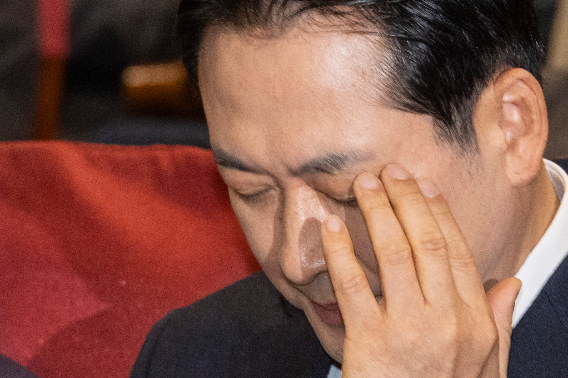 국민의힘 장동혁 대표가 26일 국회 의원회관 에서 열린 '독립외교 40년 : 이승만의 외로운 투쟁' 시사회에서 생각에 잠겨 있다. 연합뉴스