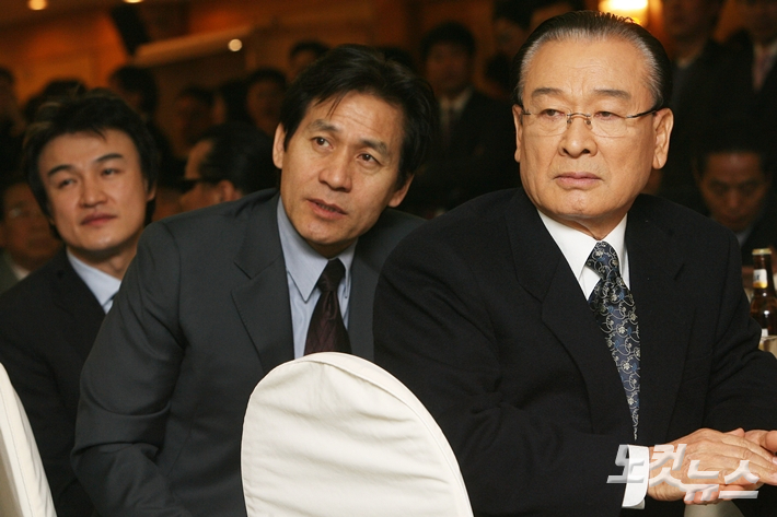 이순재는 2007년 3월 한국대중문화예술인 복지회 출범식에 고문으로 참석했다. 왼쪽부터 박중훈, 안성기, 이순재