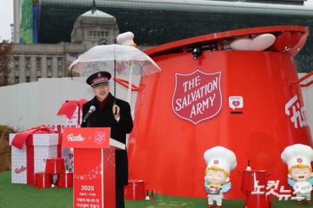 인사말하는 구세군 김병윤 사령관