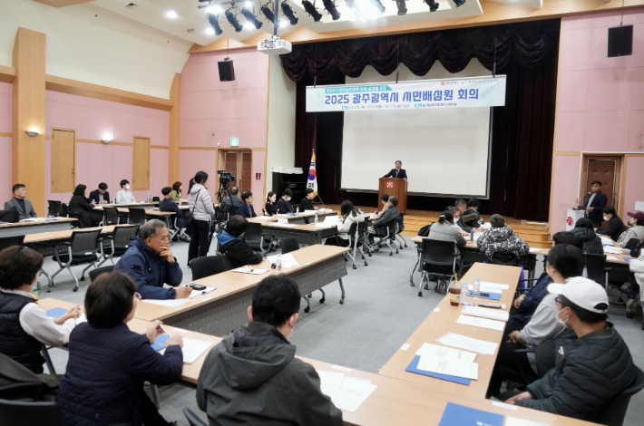 광주광역시(시장 강기정)는 27일 일가정양립지원본부 다목적실에서 시민배심원 50명을 위촉하고 '2025년 제1차 시민배심원단 회의'를 열었다. 광주시 제공