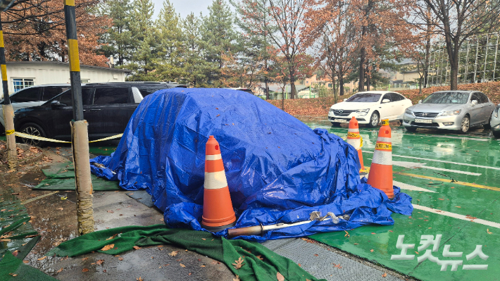 26일 충주시 충주호에서 발견된 실종 여성의 차량. 최범규 기자