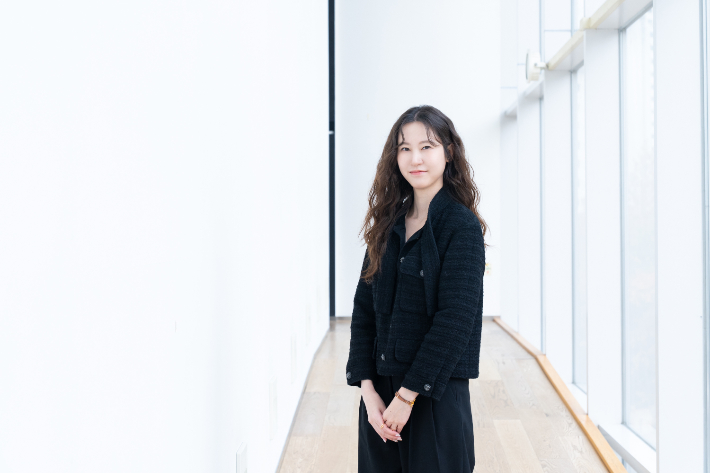 김인하 PD는 패널 역할에 대해 "어쩌면 제작진보다 더 프로그램의 주인이시다. 정말로 본인의 생각을 얘기한다. 게스트 분들도 공개 전 영상을 다 보고 오신 뒤에 참석하는 것"이라며 "초반 사건이 많다 보니 패널 분량이 더 많아 보이는 것 같다"고 밝혔다. 티빙 제공