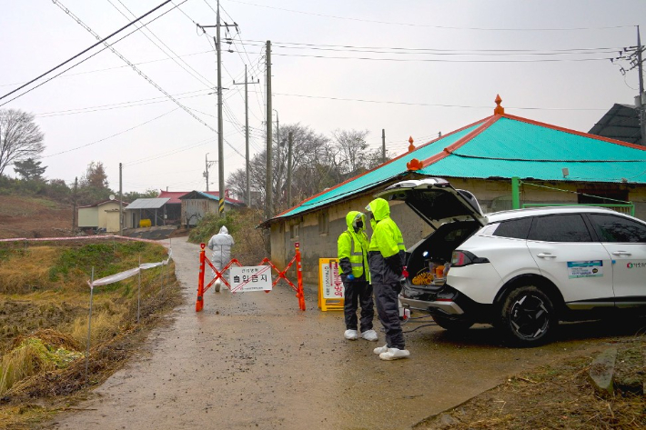 양돈농가 방역. 당진시 제공