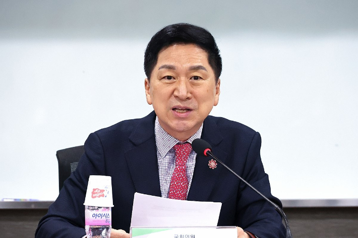 [속보]특검, 김건희에 '로저비비에' 준 김기현 배우자 피의자 소환 예정