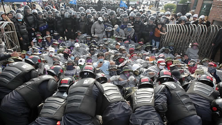 지난 2011년 5월 유성기업 아산공장 노조 파업 및 직장 폐쇄 당시 모습. 연합뉴스