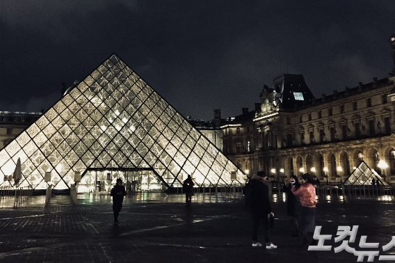 프랑스 파리 루브르 박물관.
