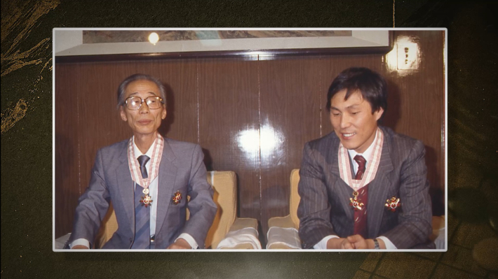 한국 현대바둑의 개척자 고(故) 조남철 9단(사진 왼쪽)과 조훈현 9단. 한국기원 제공